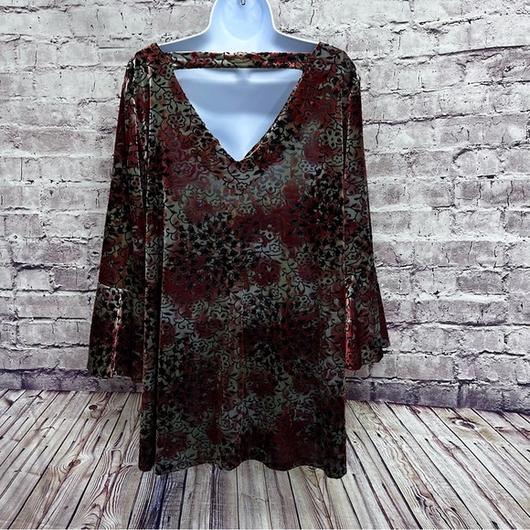 Avenue Green Rust Velvet Floral Belle Sleeve Top - Picture 7 of 11